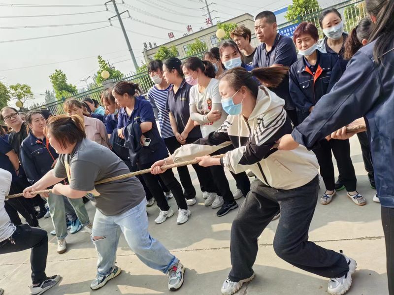 五一节公司团建活动——拔河比赛